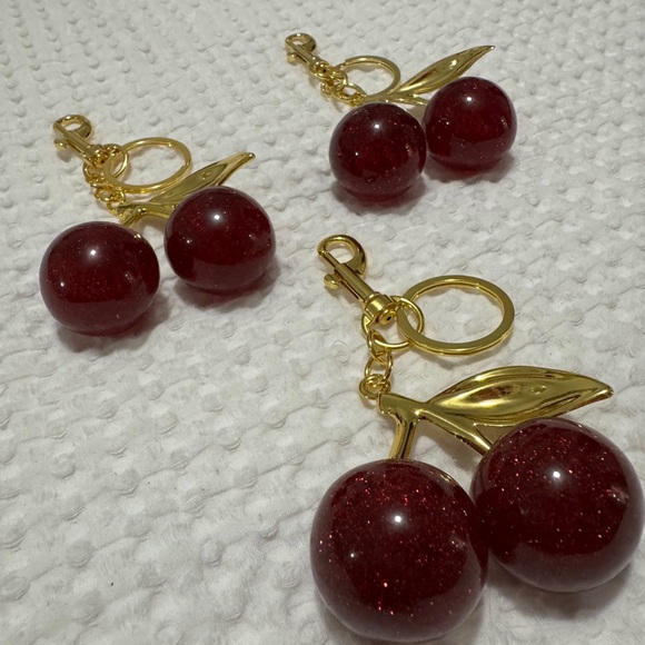 Red Keychains Cherries - Picture 2 of 3